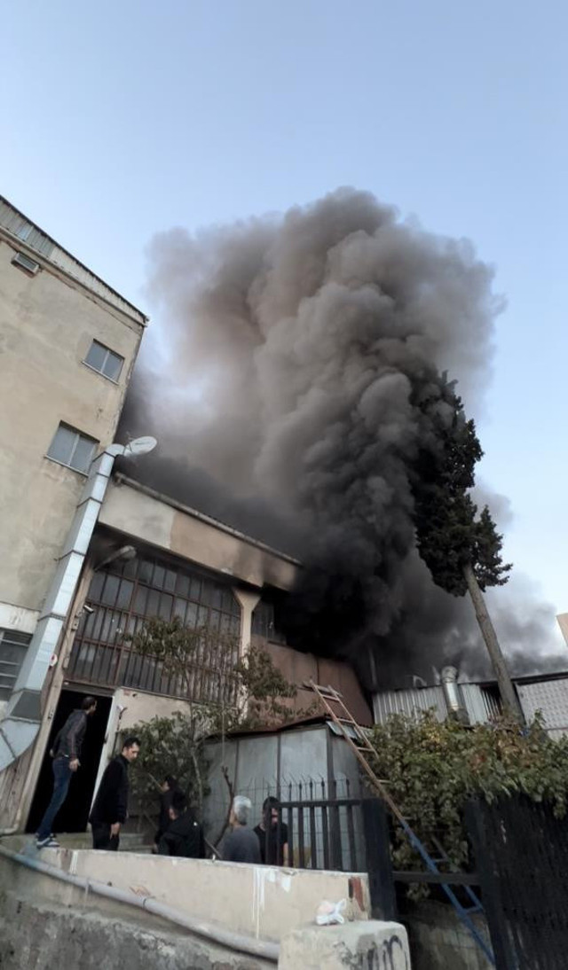 Asit nedeniyle patlama oldu: Pendik’te korkutan yangın kontrol altına alındı - Resim: 1