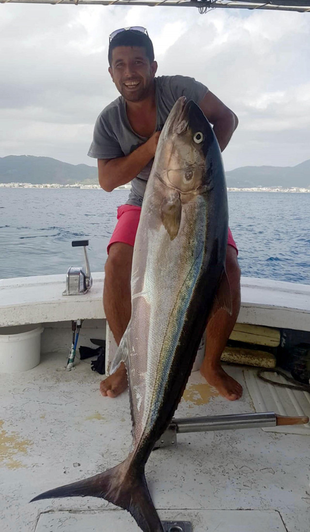 Marmarisli kaptan olta ile 1 metre 74 santimlik akya yakaladı - Resim: 0