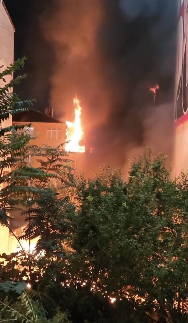 Kadıköy'deki patlamadan acı haber! Vali Yerlikaya açıkladı: 3 kişi hayatını kaybetti - Resim: 2