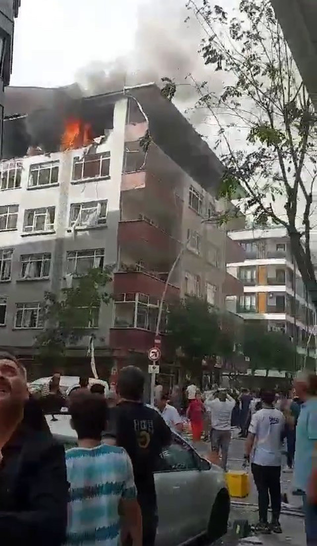 İstanbul Şirinevler'de patlama oldu! Ölü ve yaralılar var binalar boşaltılıyor - Resim: 0
