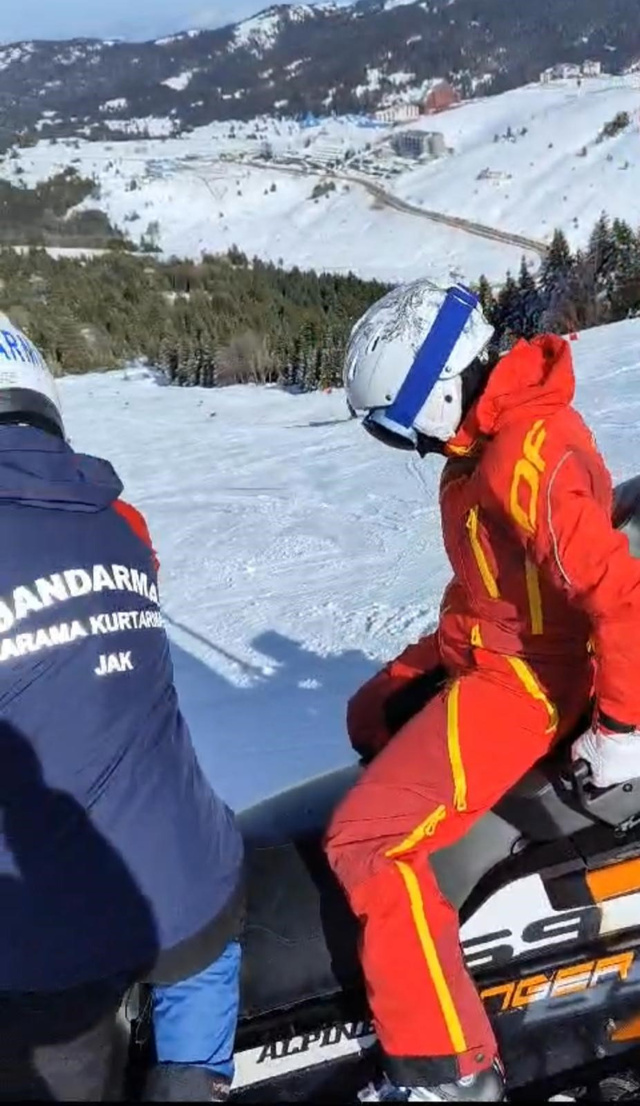 Uludağ'da faciadan dönüldü...Telesiyejin telleri koptu, bir turist yaralandı - Resim: 1