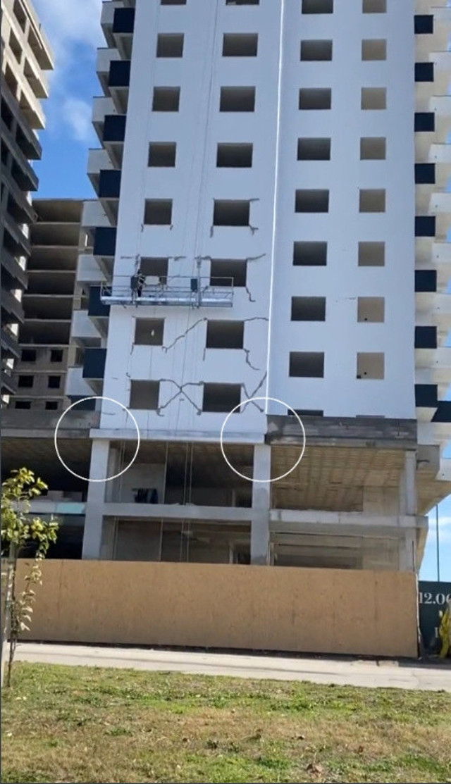 Depremde çatlayan binayı sıva ile kapatmaya kalkıştılar... Vatandaşa tabut satacaklardı - Resim: 1