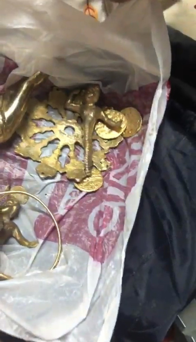 İstanbul’da film gibi olay! Define avcıları sikkeleri paylaşamayınca yakalandı - Resim: 1