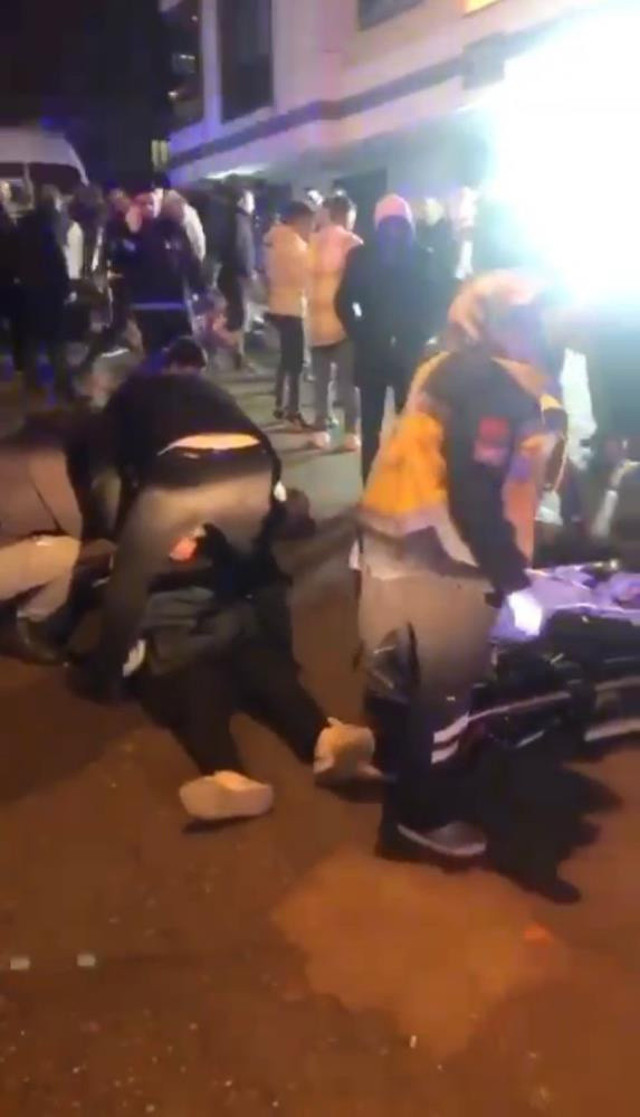 İstanbul'da el freni çekilmeyen araç dehşet saçtı! Halay çekenlerin arasına daldı: Ölü ve yaralılar var - Resim: 4