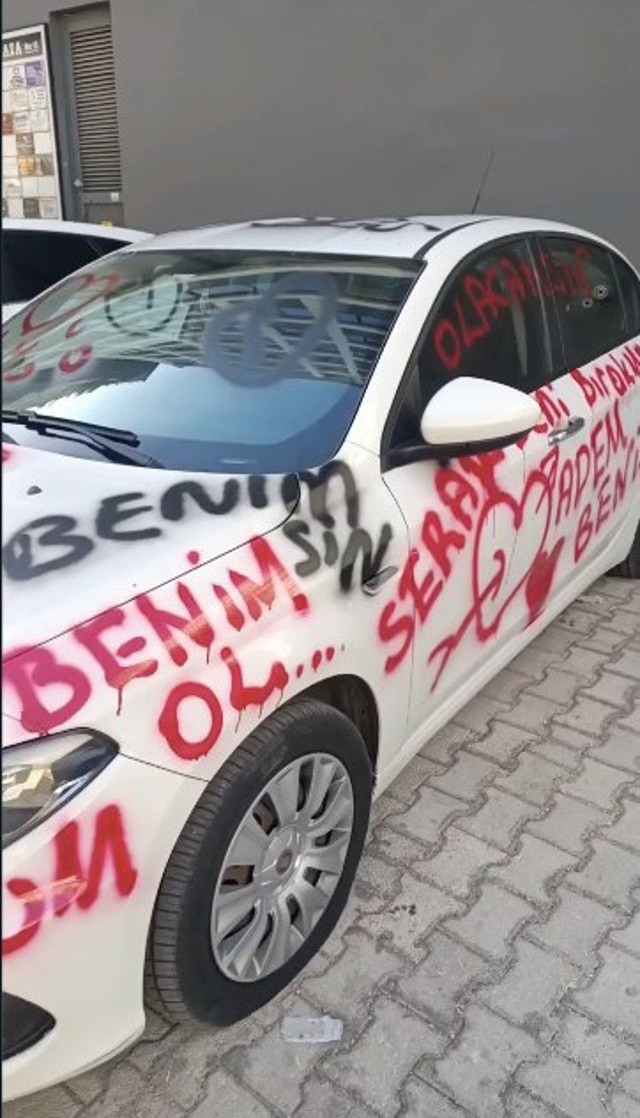 Antalya'da saplantılı aşık kabusu! Otomobili aşk duvarına çevirdi, lastiklerini patlatıp pert etti - Resim: 1