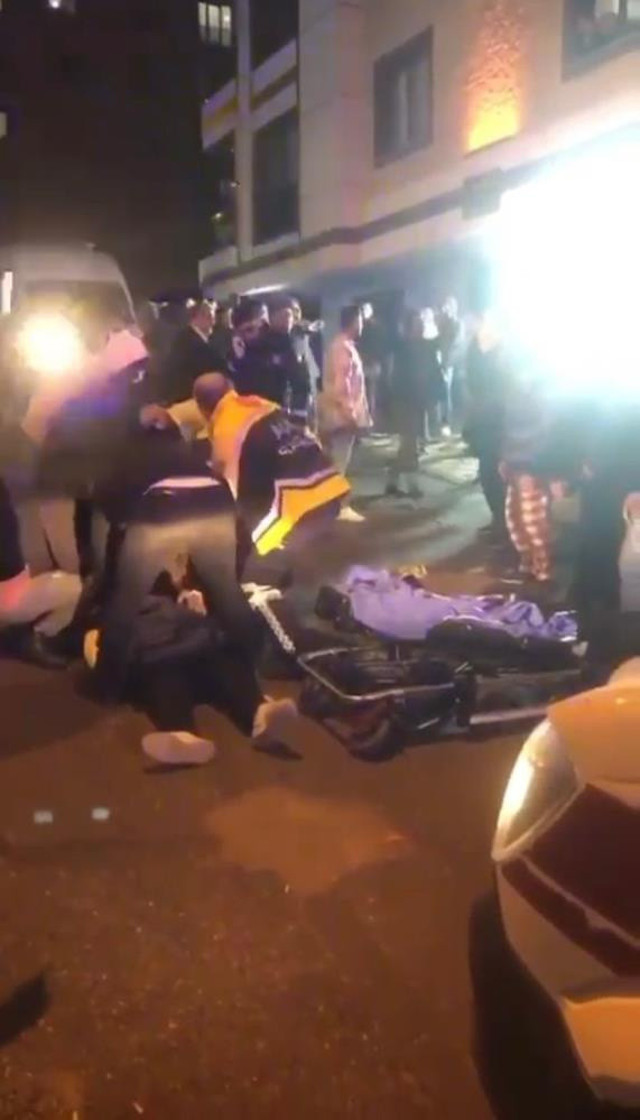 İstanbul'da el freni çekilmeyen araç dehşet saçtı! Halay çekenlerin arasına daldı: Ölü ve yaralılar var - Resim: 1