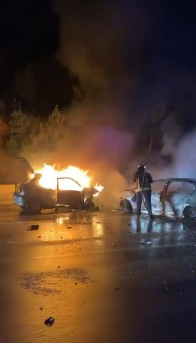 Burdur’da feci kaza! İkisi de alev aldı ölü ve yaralılar var - Resim: 0
