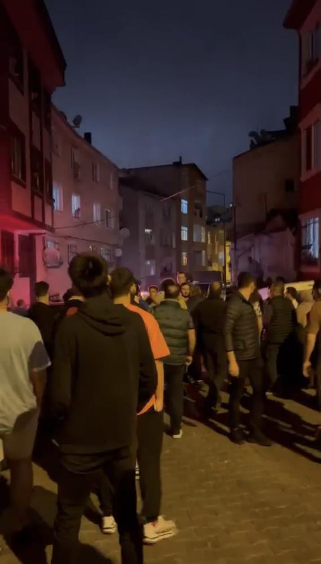 İstanbul’da satırlı koca dehşet saçtı: Eşini ve çocuklarını rehin aldı! - Resim: 0