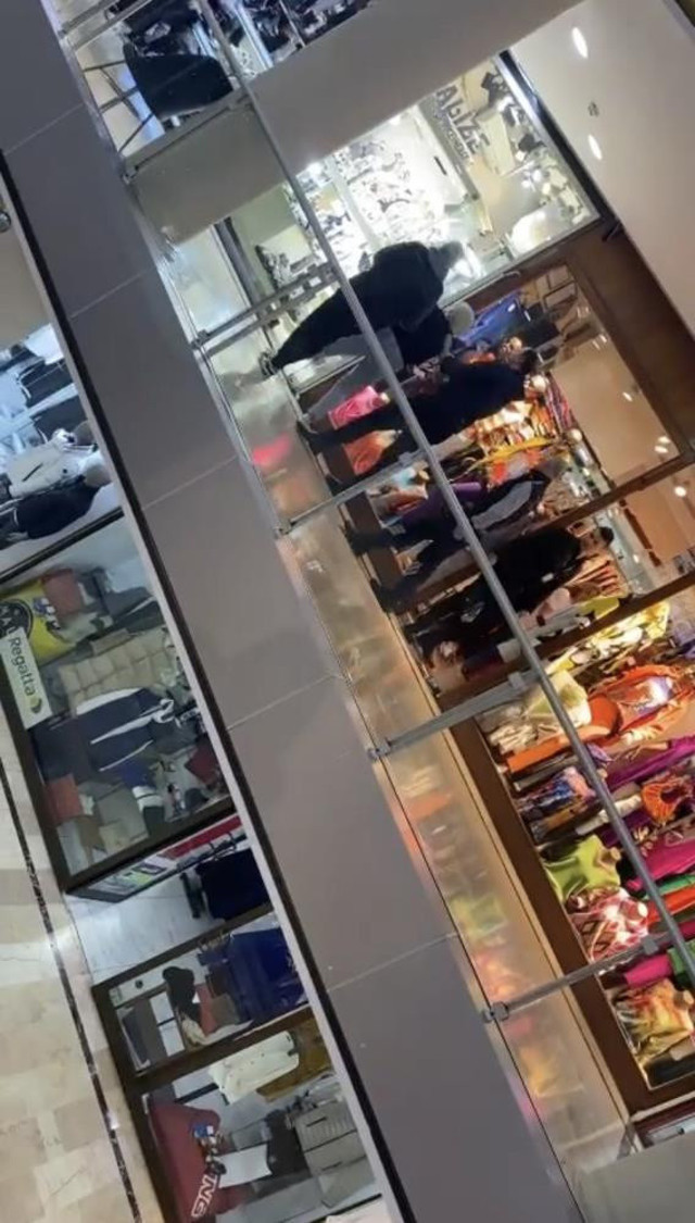 Sinir krizi geçiren kadın pasajı birbirine kattı! Küfürler etti, saçını başını yoldu! - Resim: 3