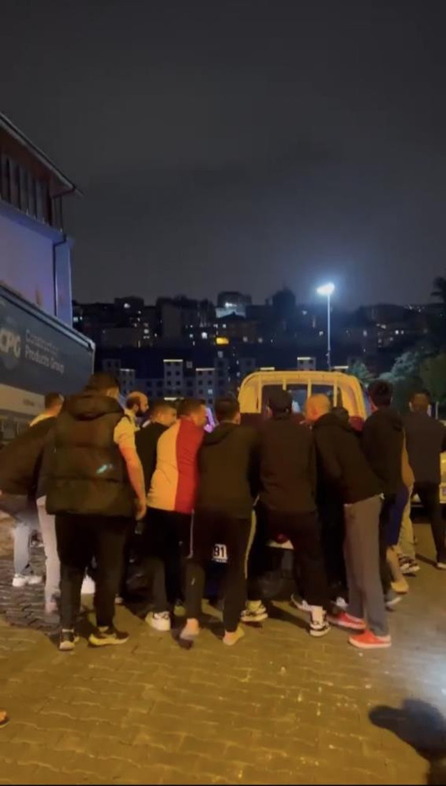 İstanbul’da satırlı koca dehşet saçtı: Eşini ve çocuklarını rehin aldı! - Resim: 3