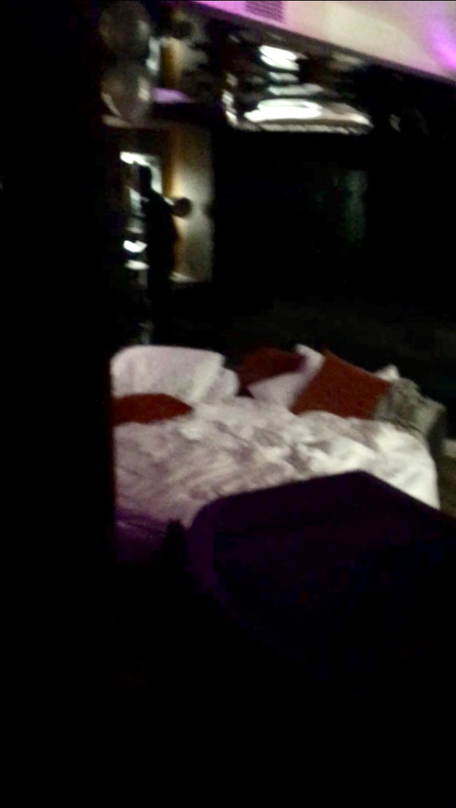 Sabaha kadar eğlence! Berfin'den otelde yataklı parti - Resim: 3