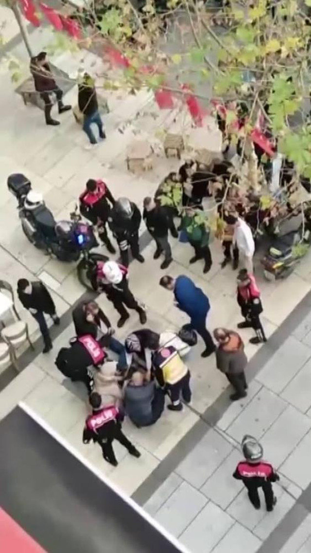 13 yaşındaki çocuk şehrin göbeğinde dehşet saçtı! Adamı boynundan bıçakladı: Nedeni ise... - Resim: 1