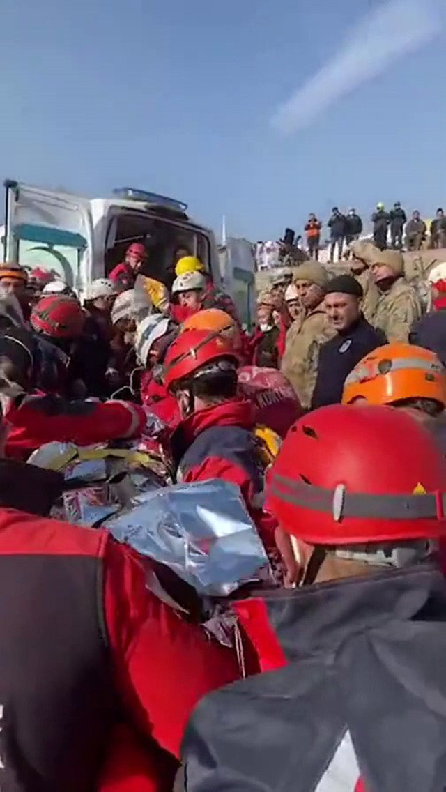 Depremin 222. saatinde Melike İmamoğlu Kahramanmaraş'taki enkazdan sağ çıkarıldı - Resim: 1