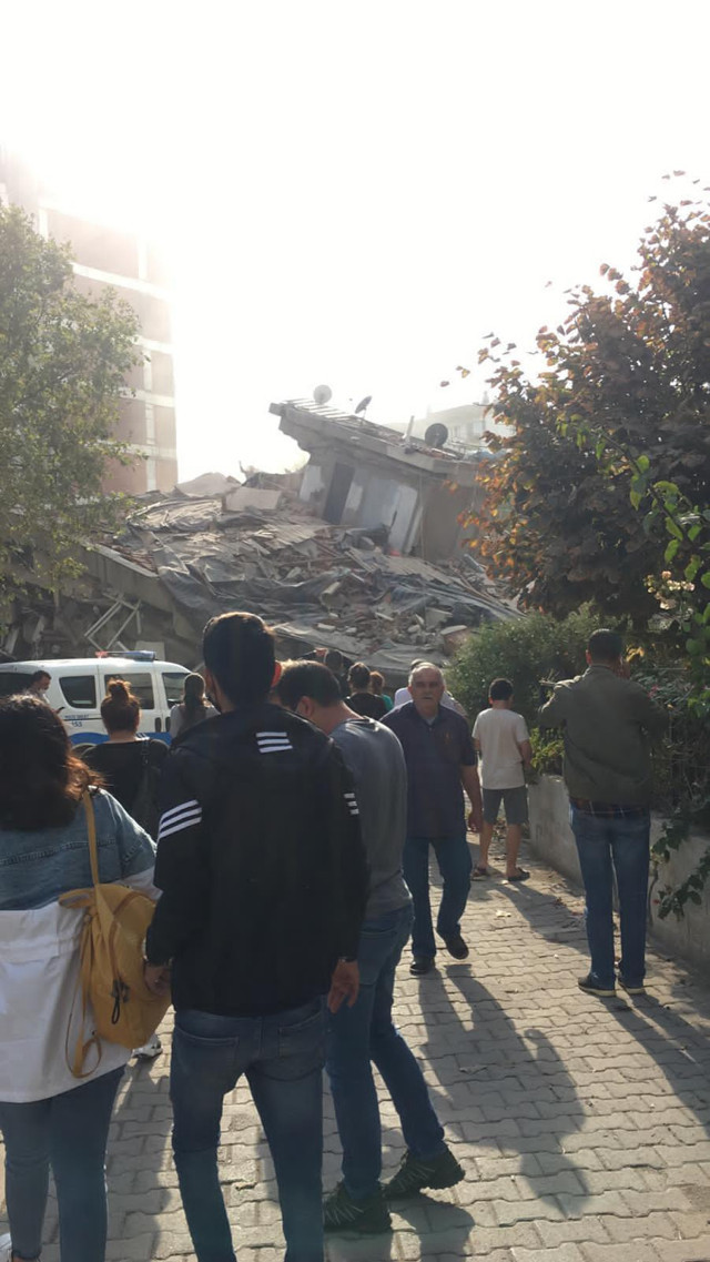 İzmir'de 6,6 büyüklüğünde deprem oldu 12 kişi hayatını kaybetti! İstanbul'da da hissedildi - Resim: 5