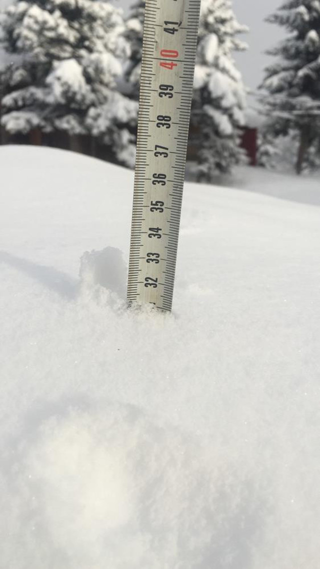 Aralıksız yağıyor yarım metre oldu! O şehirde yollar kapandı - Resim: 1