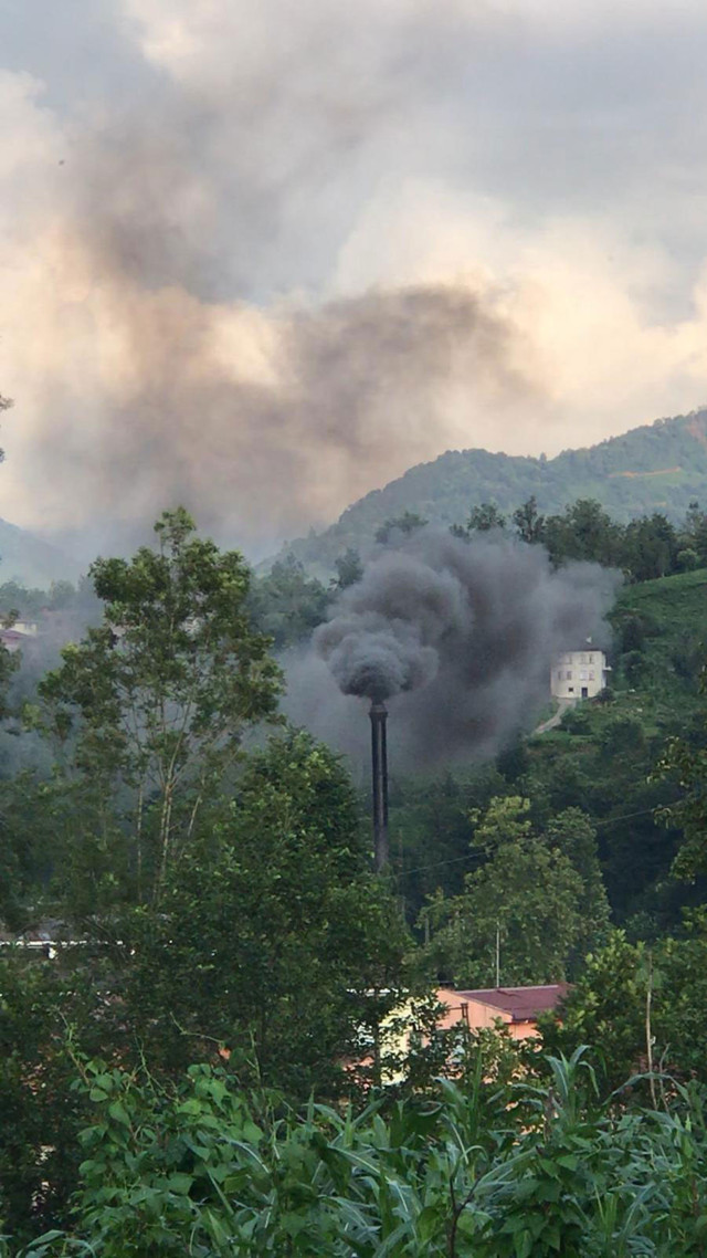 Rize Kalkandere'yi kara dumanlar sardı halk feryat ediyor - Resim: 0