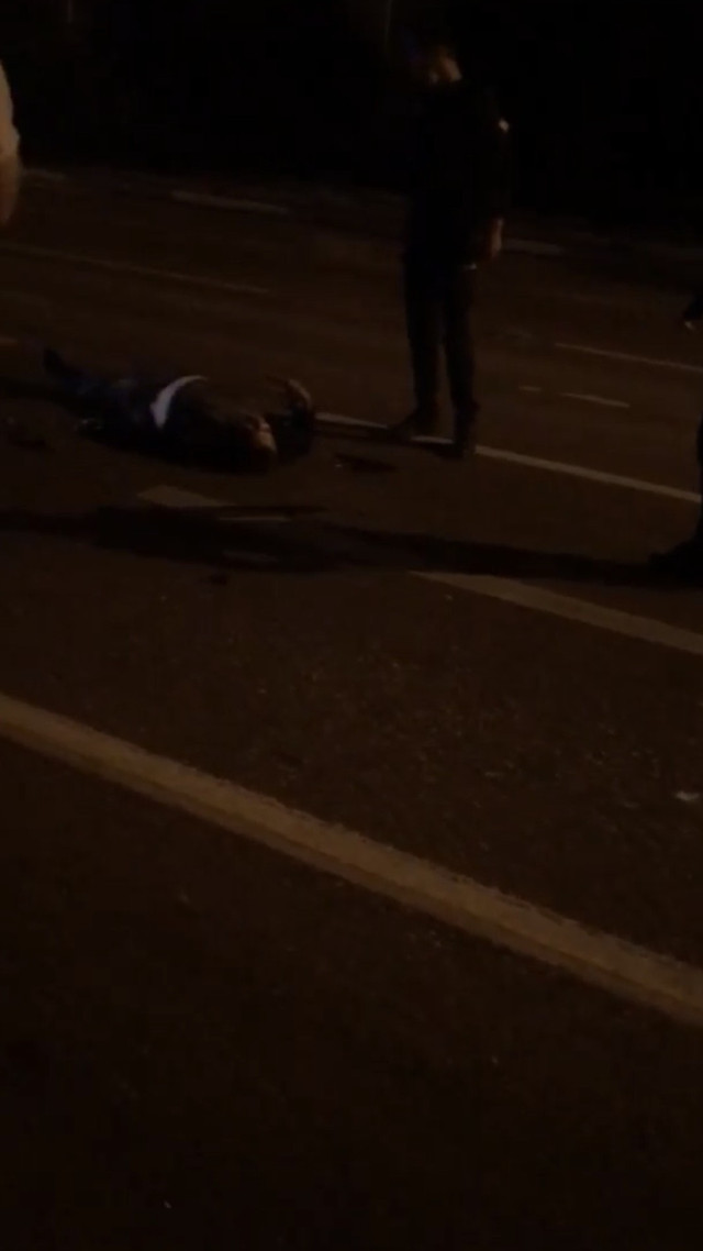 Bursa'da elektrik direğine çarpan araç kullanılamaz hale geldi - Resim: 1