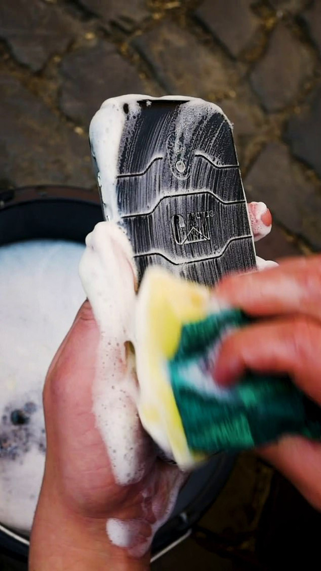 İngiltere'de dünyanın ilk anti bakteriyel telefonu piyasaya çıkacak - Resim: 0