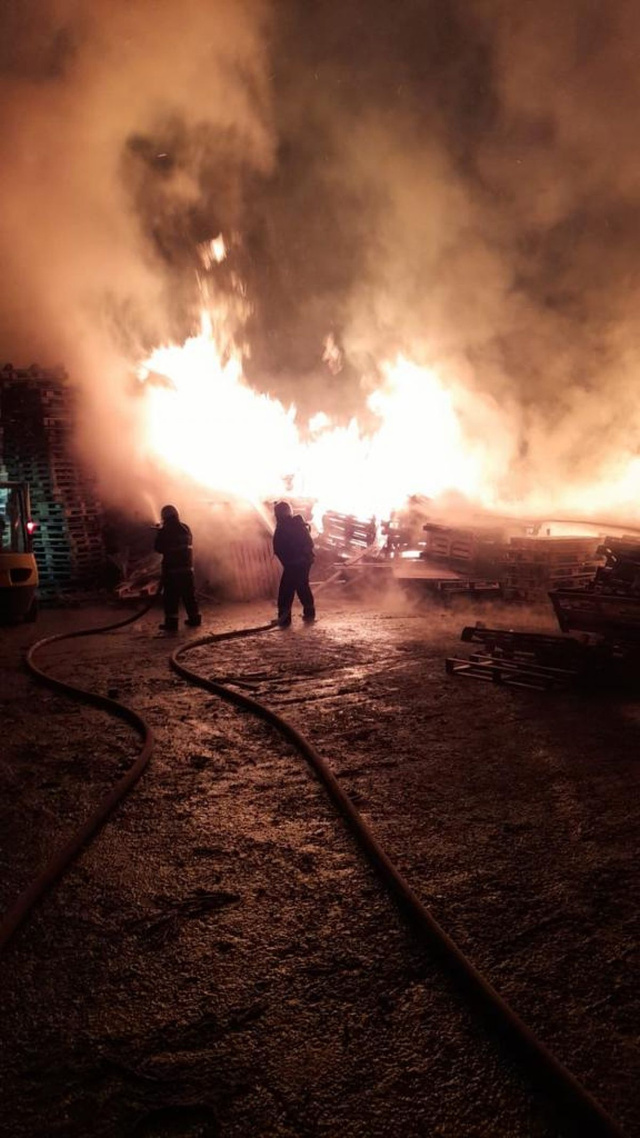 Gebze’de palet fabrikasındaki yangın söndürüldü - Resim: 0