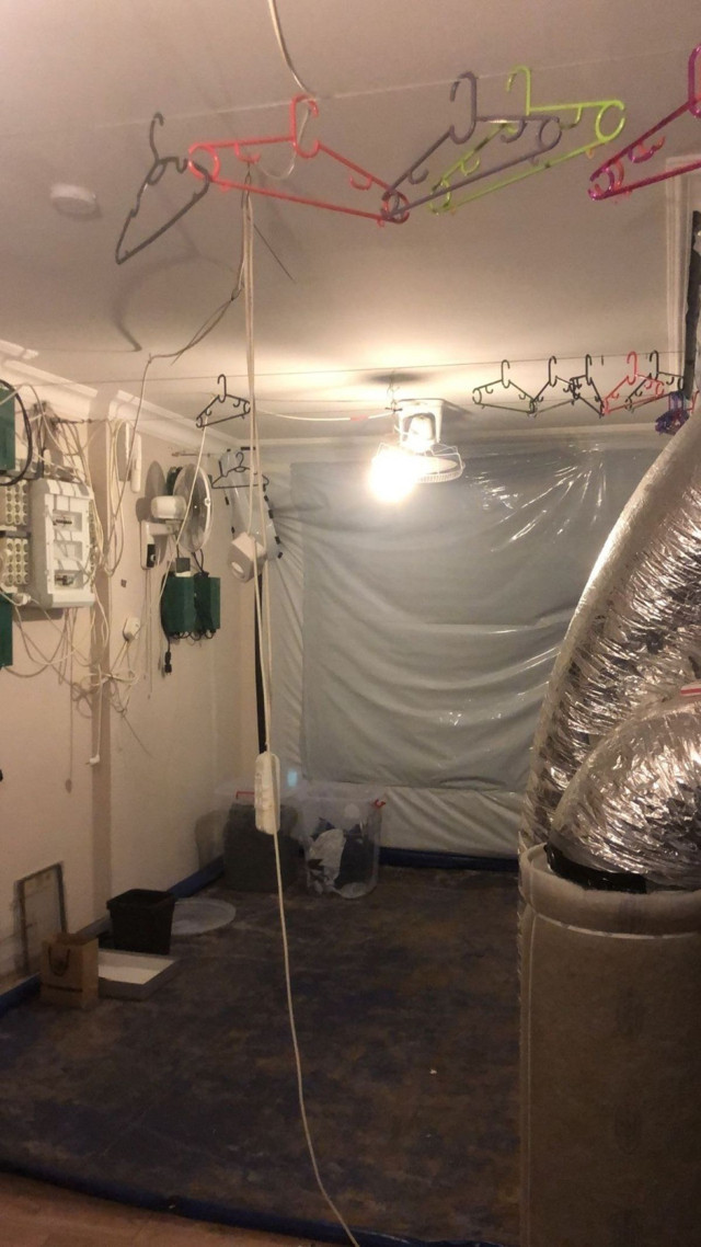 Kartal'da narkotik baskını 2 gözaltı - Resim: 1