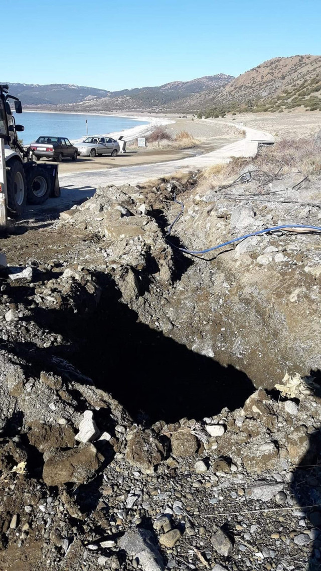 Salda Gölü kumsalına kazılan su kuyusu isyan ettirdi - Resim: 0