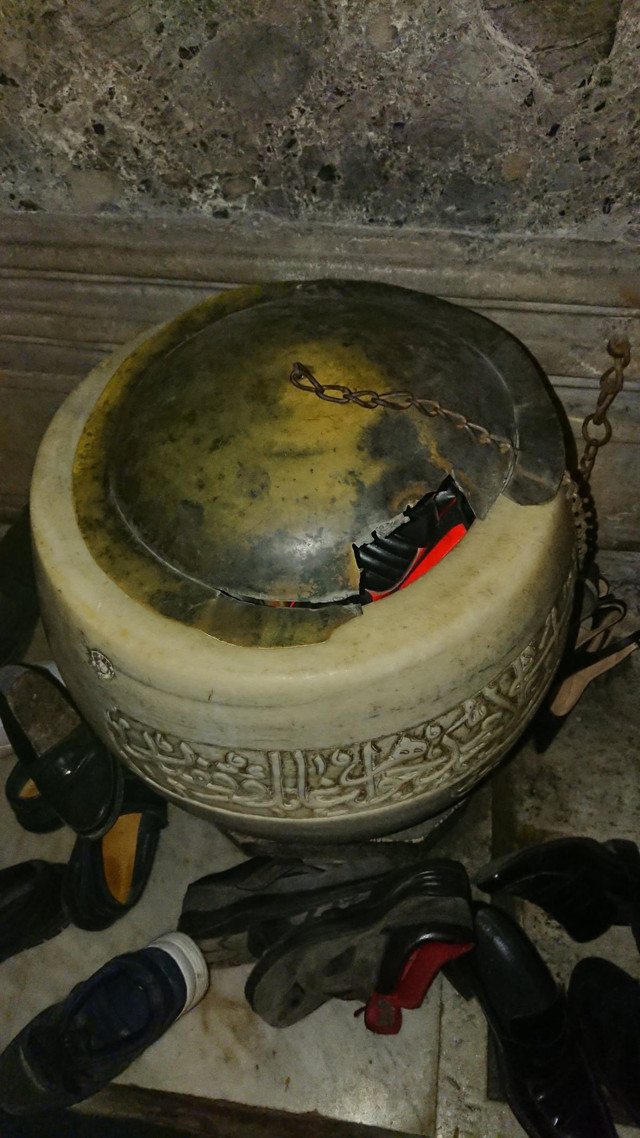 Ayasofya Camii'nde yeni skandal! Kırılan kapıdan sonra tarihi Su Haznesi ayakkabılık oldu - Resim: 0