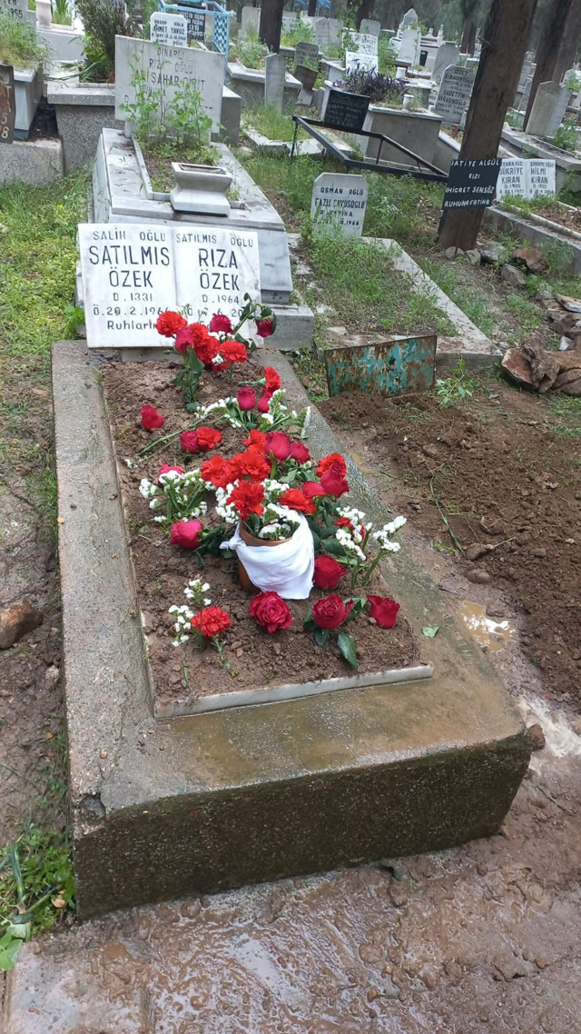 İzmir'de kayıp çocuklarının kemiklerini 21 yıl sonra bulup defnettiler - Resim: 2