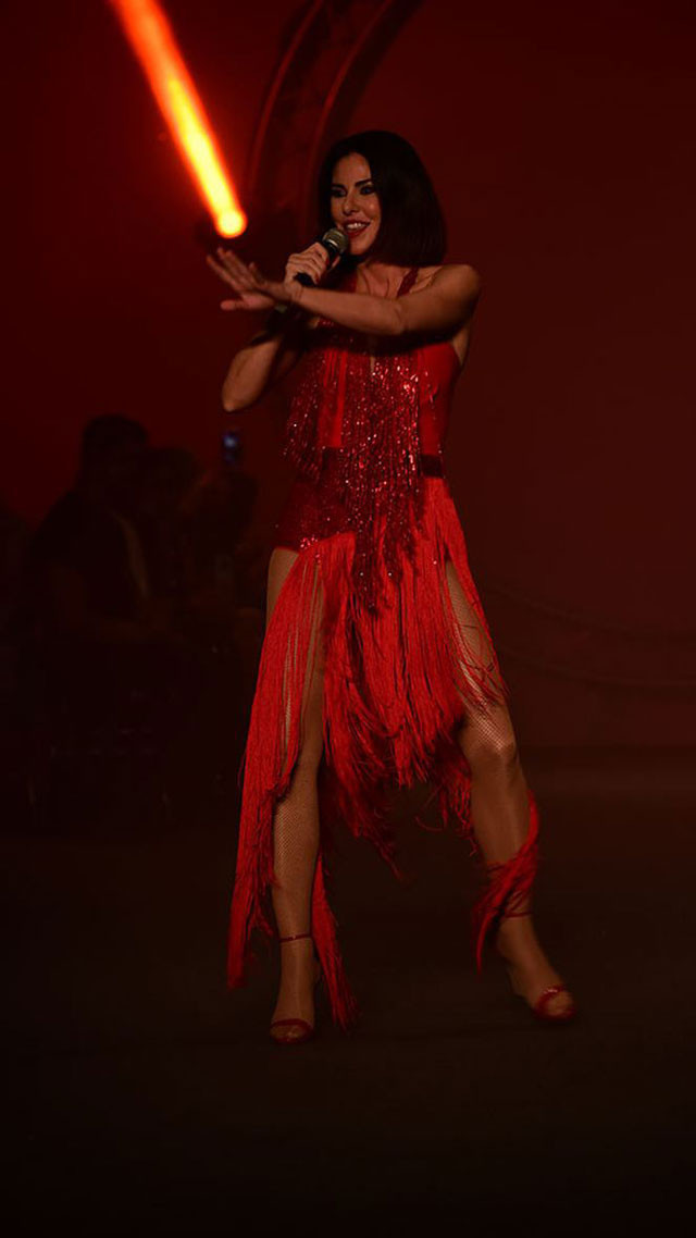 Çırağan Sarayı'nı sallayan defile! Defne Samyeli bombası - Resim: 4