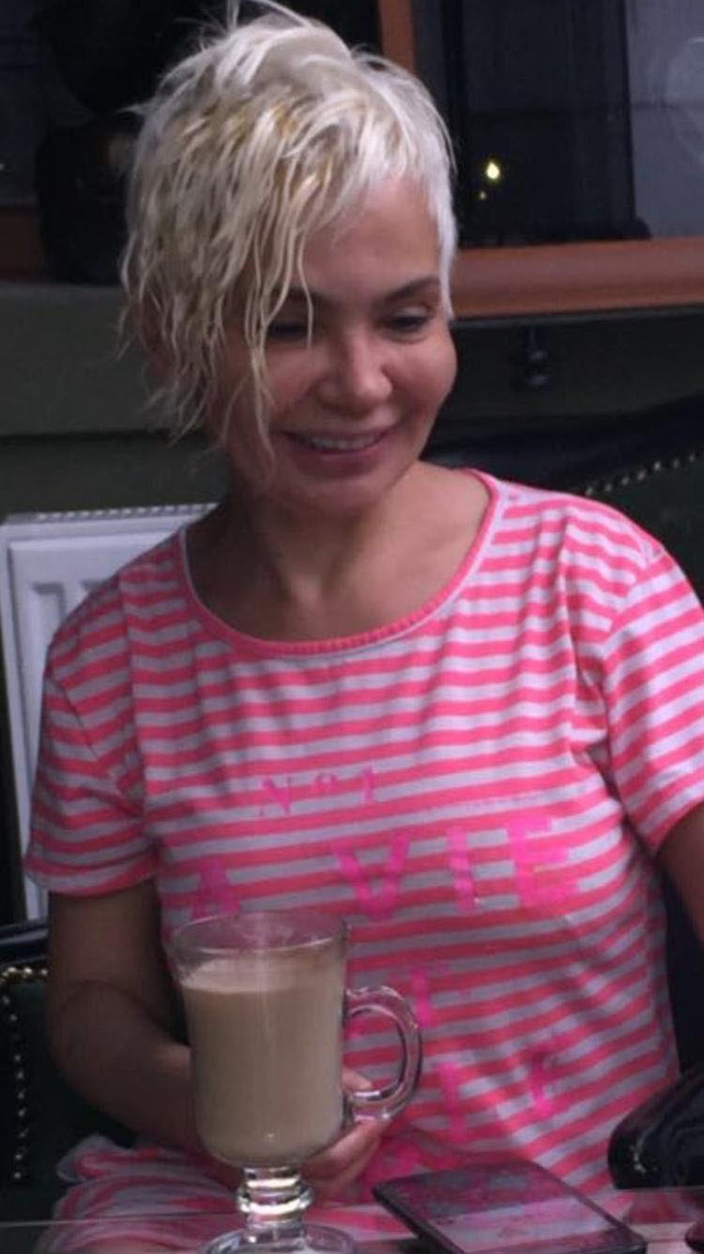 İzmir'de 53 yaşındaki kadın evinde kanlar içinde ölü bulundu - Resim: 0