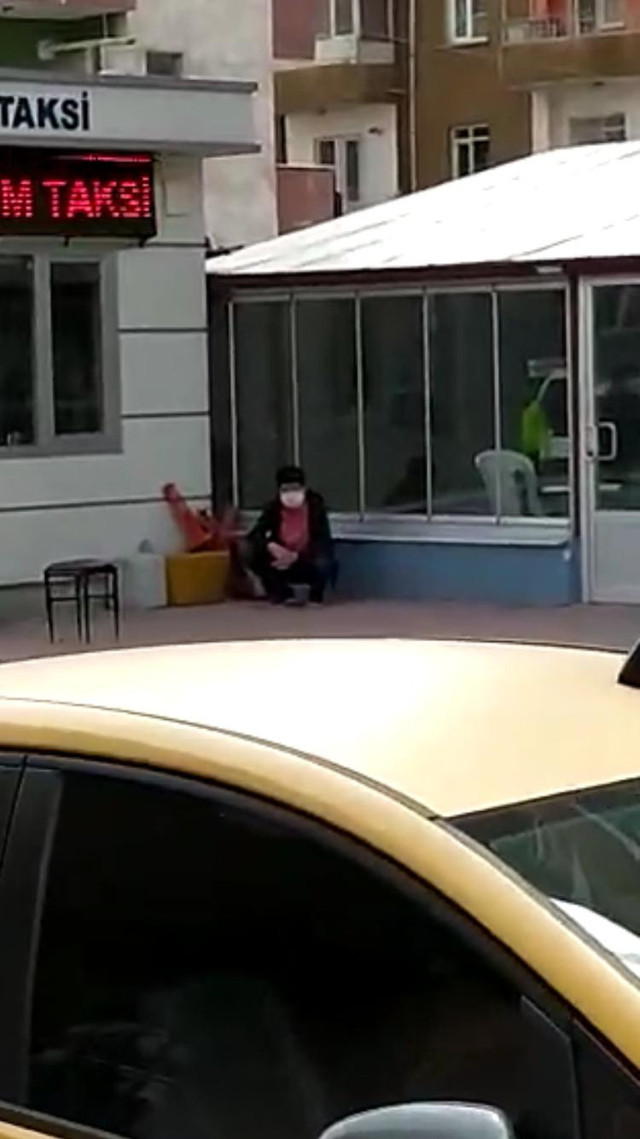 Niğde'de koronavirüs şüphelisi hastaneden firar etti sokaktan çıktı - Resim: 0