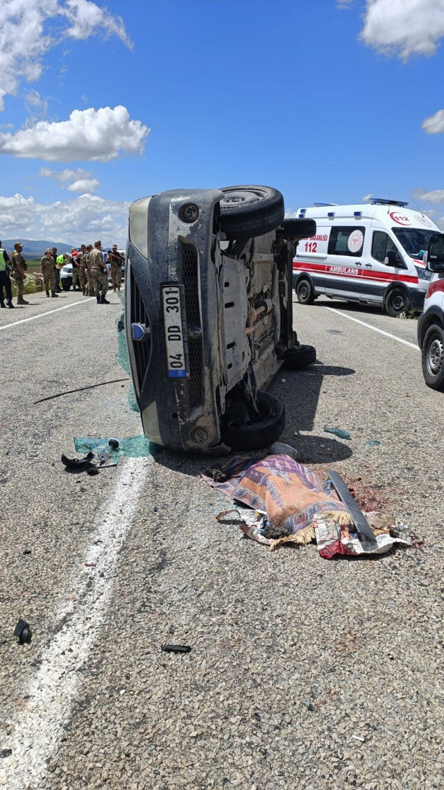 Ağrı'da trafik kazası: 8 yaşındaki çocuk hayatını kaybetti - Resim: 0