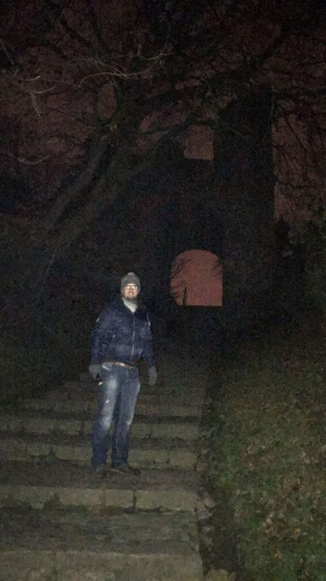 Fotoğraftaki şok detay! Rahip hayaletini günler sonra fark ettiler - Resim: 4