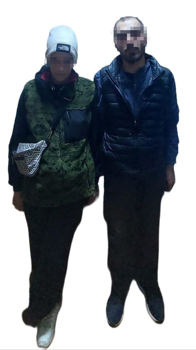 Tekerlekli sandalyeyle gelip yaralı adamın telefonunu çaldı - Resim: 0