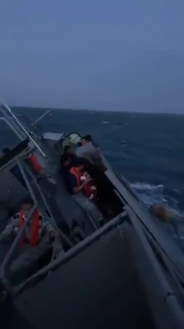 Tayland donanmasına ait  gemi battı! 31 denizci kayıp arama kurtarma gemileri helikopterleri bölgede - Resim: 2