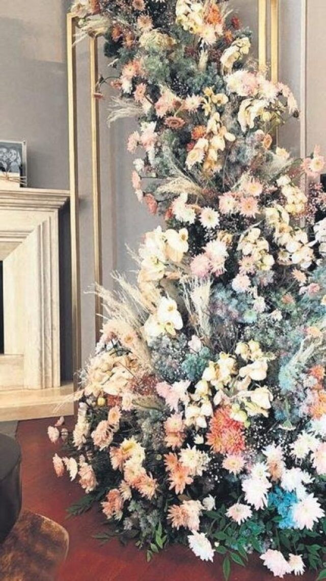 Hacı Sabancı'nın Nazlı Kayı için hazırlattığı isteme çiçeğinin fiyatı dudak uçuklattı - Resim: 4