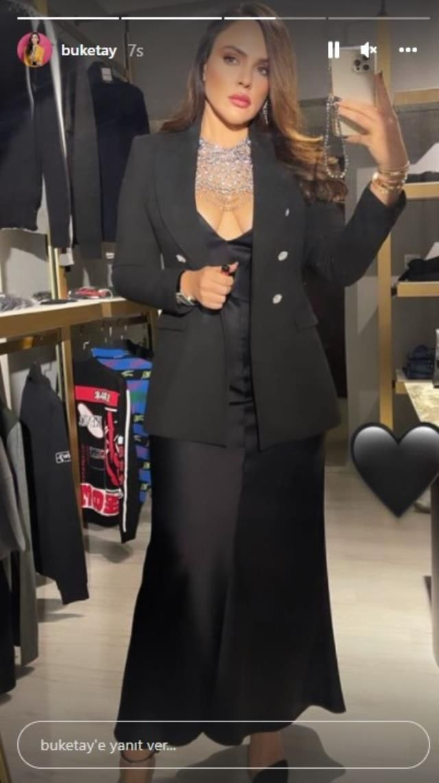 Buket Aydın defileye katıldı cesur dekoltesiyle dikkat çekti - Resim: 2