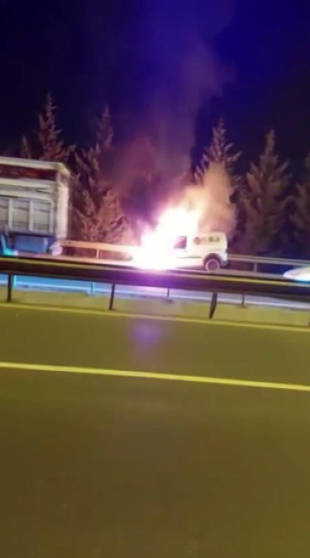 TEM’de korku dolu anlar! Bir anda alev topuna dönen araç kullanılmaz hale geldi - Resim: 2