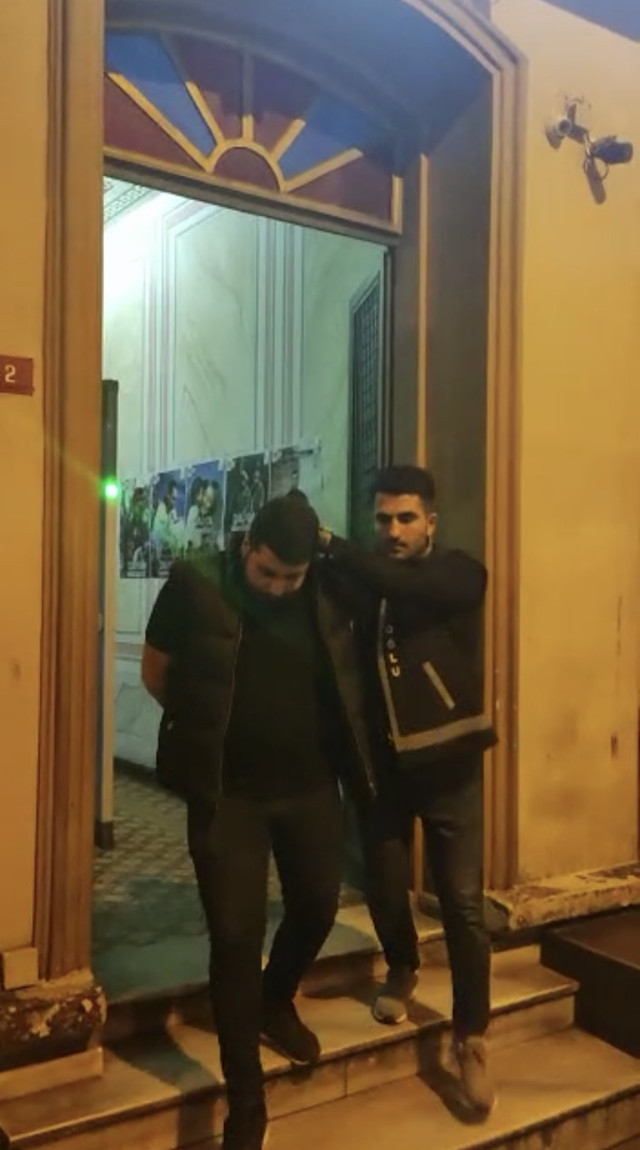 İstanbul'da taksiden cephanelik çıktı - Resim: 0