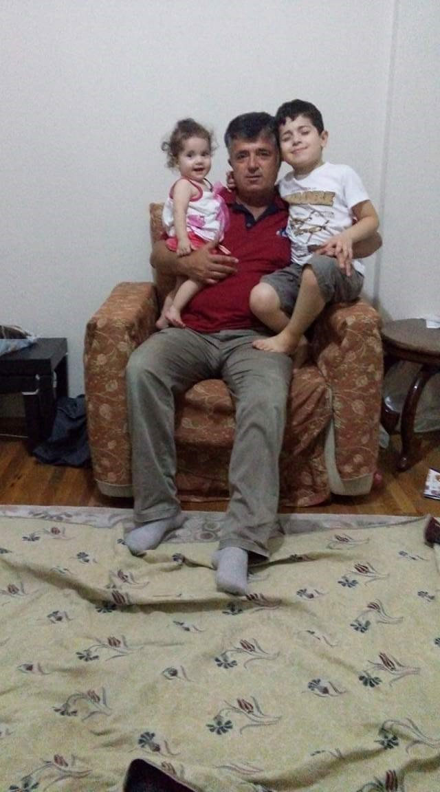 Manisa'da çatıdan düşen işçi oracıkta can verdi, 2 çocuğuyla çekilmiş fotoğrafı hüzne boğdu - Resim: 0