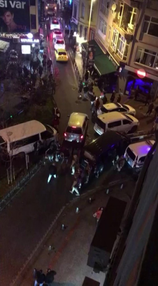 İstanbul Kadıköy’de rehine krizi! Kocasını bıçaklayıp kızını rehin aldı - Resim: 0