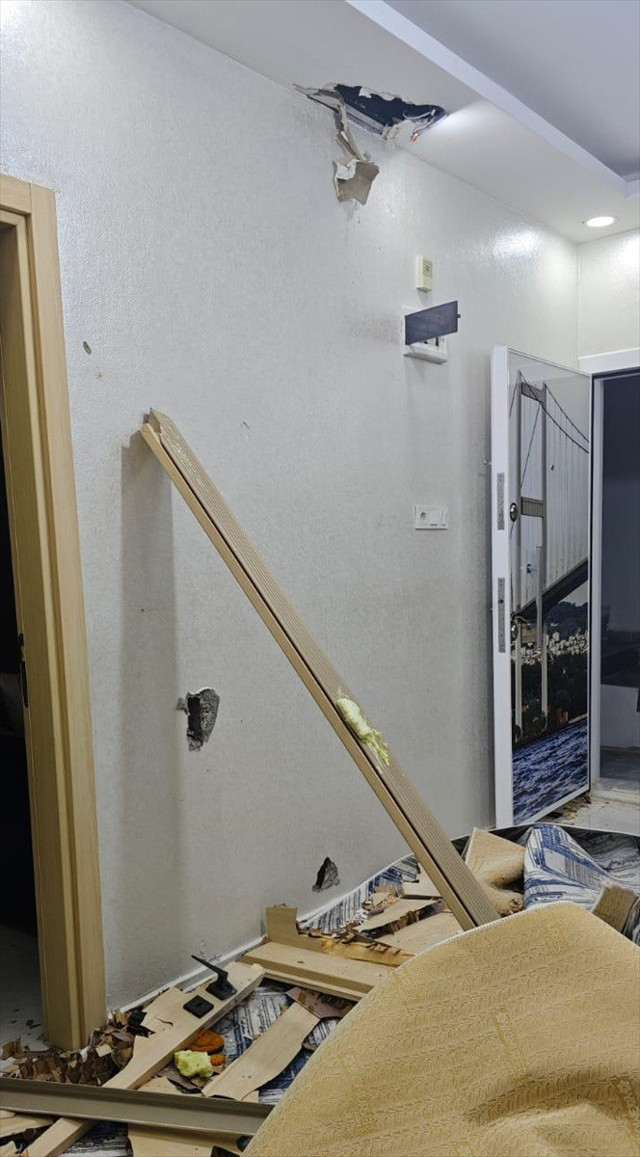 Korku dolu anlar! Bir evde patlama oldu, yaralı var - Resim: 0