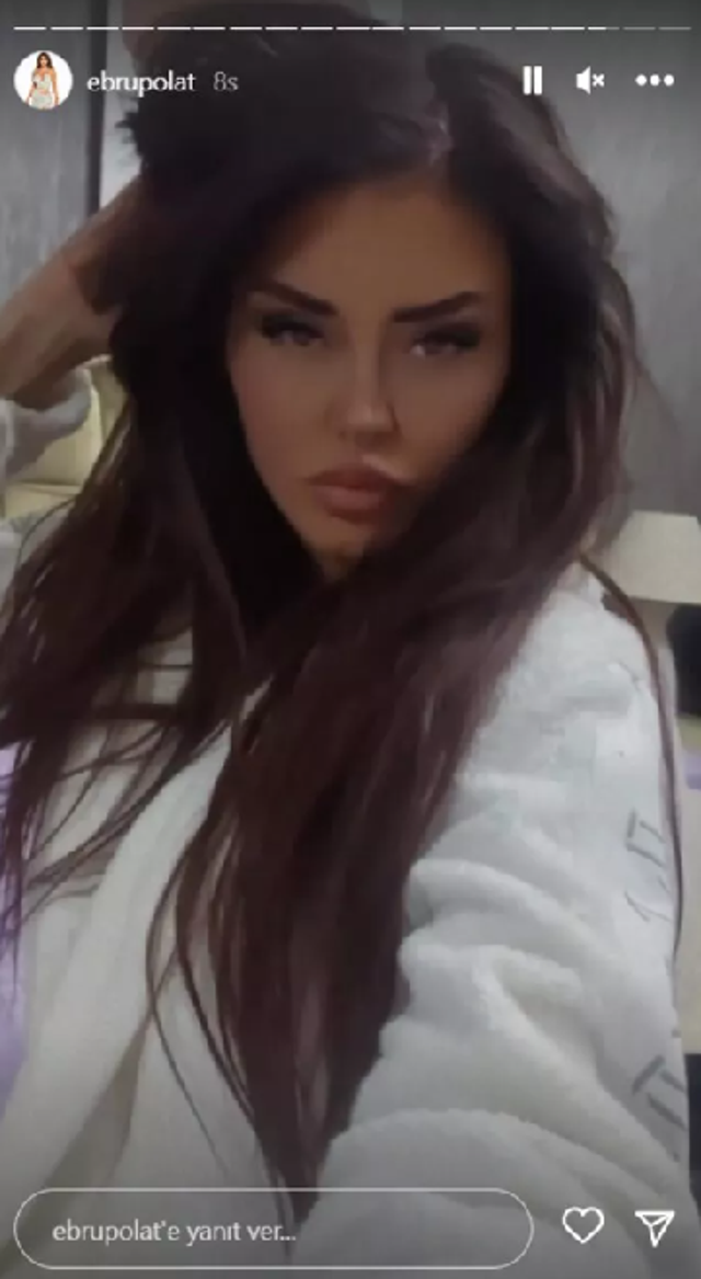 Ebru Polat yine sahnede! Yer yerinden oynadı, bornozlu paylaşımıyla parmak ısırttı! - Resim: 2