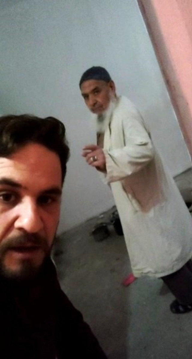 Denizli'de trajikomik ev sahibi kiracı kavgası! Kapısına dayandı bıçak çekti o anlar kamerada - Resim: 0