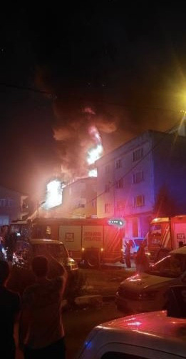 Kadıköy'deki patlamadan acı haber! Vali Yerlikaya açıkladı: 3 kişi hayatını kaybetti - Resim: 1