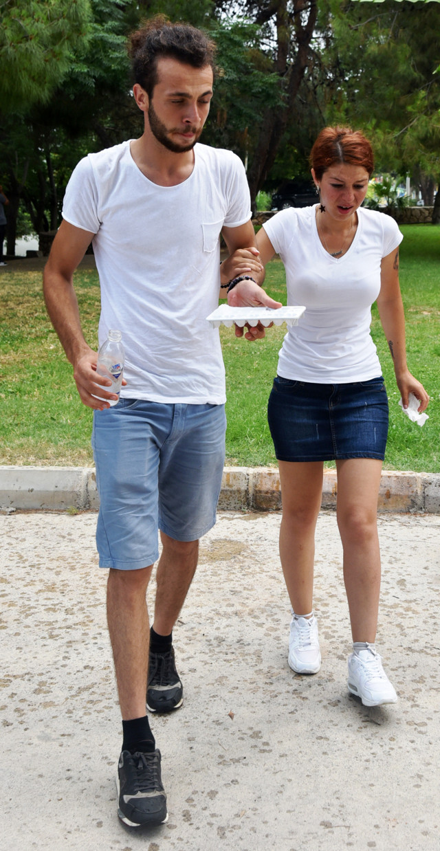 Çantasını çalan 2 kapkaççıyı kovaladı - Resim: 0