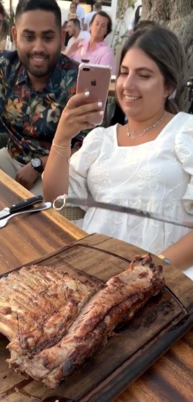 Nusret Gökçe'nin restorantında ilginç evlilik teklifi! Kaburganın üzerinde tektaş - Resim: 3