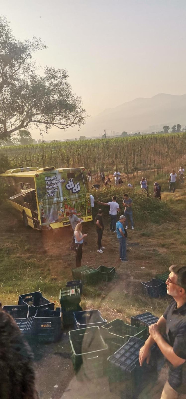 Bursa'da belediye otobüsü şarampole devrildi! 21 yaralı, durumu ağır olanlar var - Resim: 2