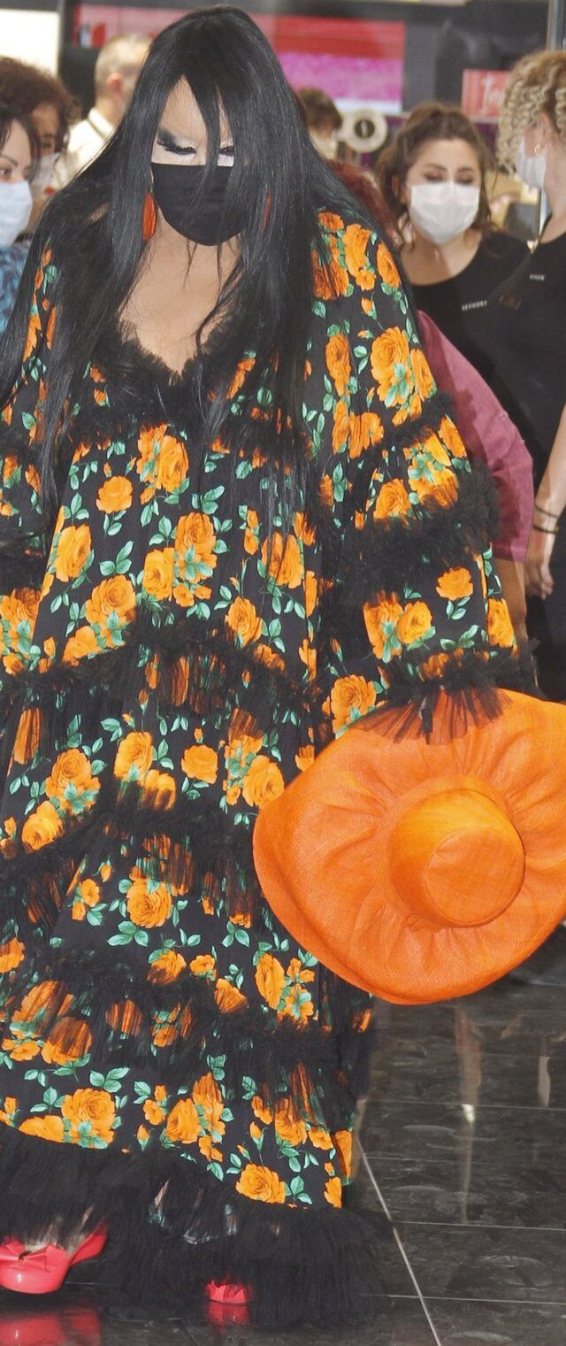 Bülent Ersoy annesini kaybetmesinin ardından ilk kez alışverişe çıktı - Resim: 2