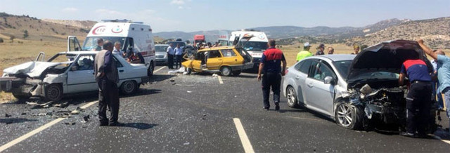 Burdur'da trafik kazası: 1 ölü 9 yaralı - Resim: 0
