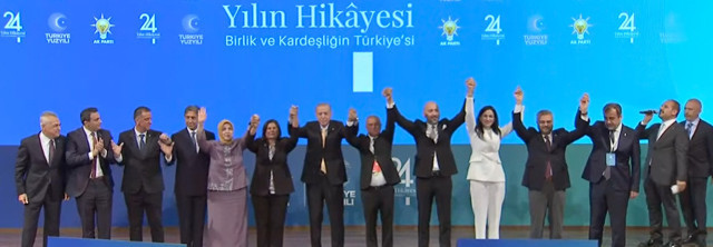 Özlem Çerçioğlu AK Parti'ye katıldı rozeti takıldı: Gerekirse tek tek açıklarım - Resim: 1